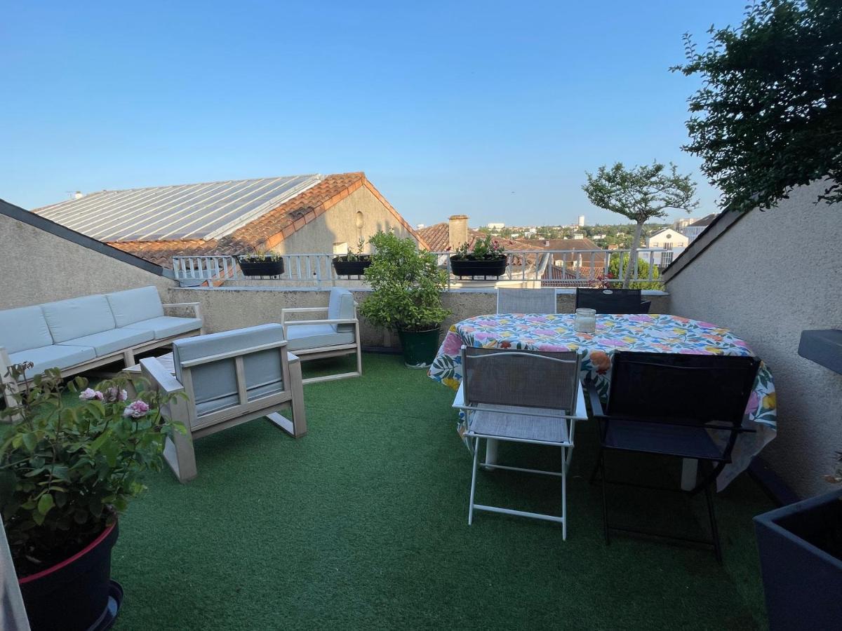Grand Appartement Hypercentre Avec Terrasse Et Parking Поатие Екстериор снимка